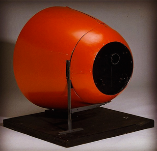 Illustration for article titled This Pigeon-Guided Missile System Was (Thankfully) Never Deployed